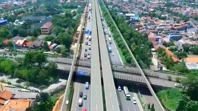 Hati-hati! Puluhan Mobil Alami Pecah Ban di Km 35 Tol Japek, Jasa Marga Minta Maaf...