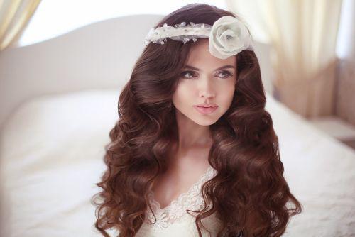 10 Cara Unik Keriting Rambut Tanpa Alat Catok
