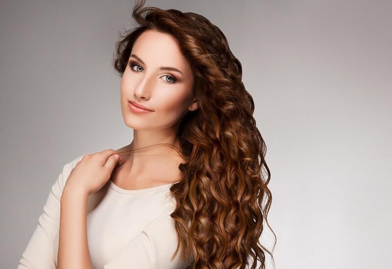 10 Cara Unik Keriting Rambut Tanpa Alat Catok