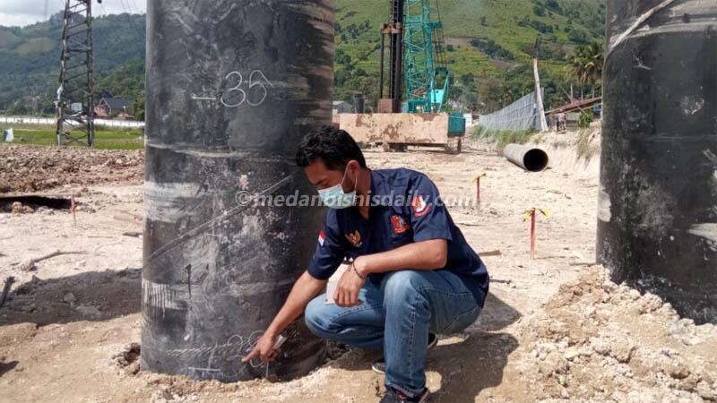 34 Meter Tiang Pancang Jembatan Tano Ponggol Diprotes Warga, Dikhawatirkan Ganggu