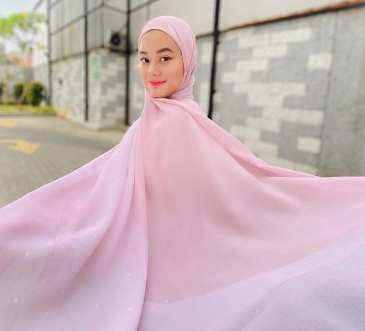 5 Artis yang Makin Cantik Karena Berjilbab, Jadi Makin Bercahaya Gan!