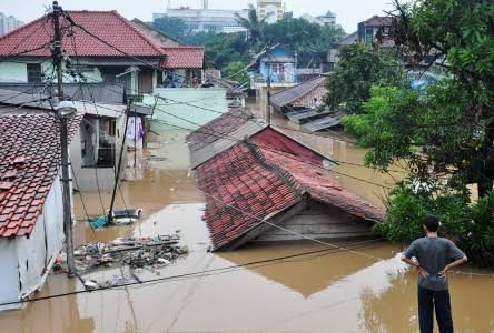 Banyak Rumah Hampir Tenggelam, Kenapa Yang Viral Kayak Gini? 