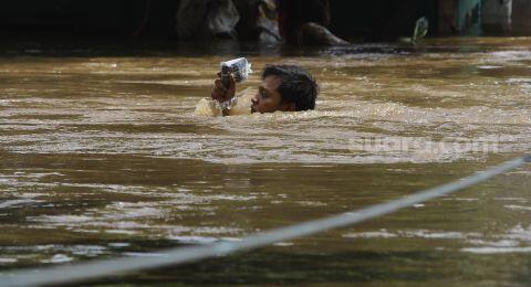 Bukan 6 Jam Seperti Janji Anies, Banjir Jakarta Baru Surut Setelah 3 Hari