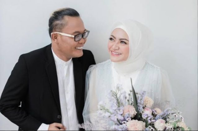 5 Pasangan Selebriti Yang Nekat Nikah Saat Pandemi!