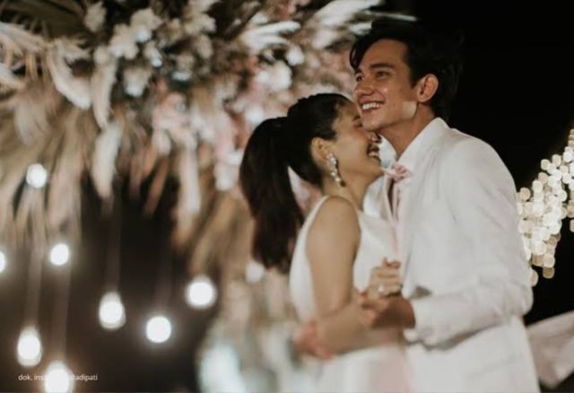 5 Pasangan Selebriti Yang Nekat Nikah Saat Pandemi!