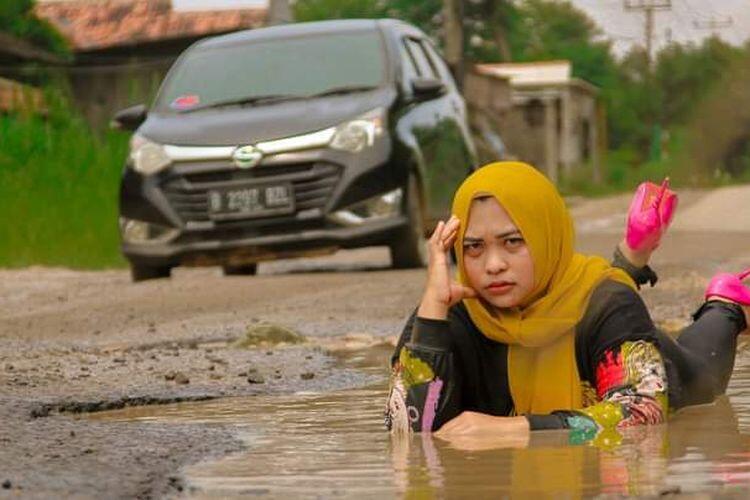 Sindir Pemkab Lampung, Foto Suami Istri Ini Viral