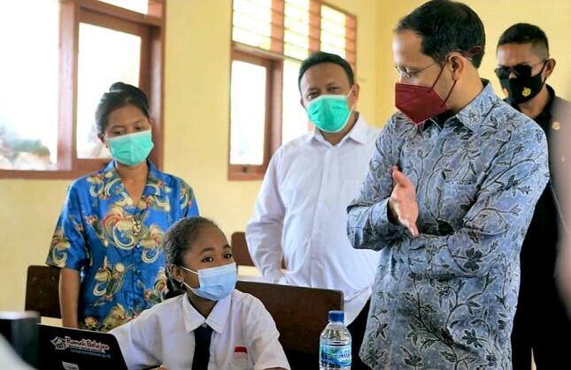 Tiba di SMK Papua,Nadiem:Anak-anak Senang PTM,Netizen:Semoga Semua Daerah Bisa ya Pak