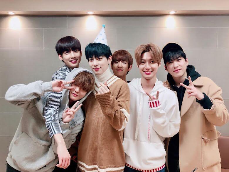 Hengkang dari Boyfriend, Minwoo Bagikan Betapa Stresnya jadi Seorang Trainee Idol