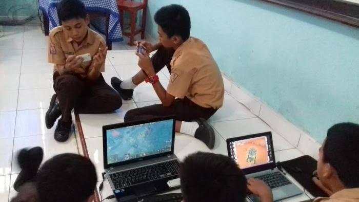 Saya Ingin Segera Di Vaksin Agar Bisa Mengajar Seperti Dulu Lagi