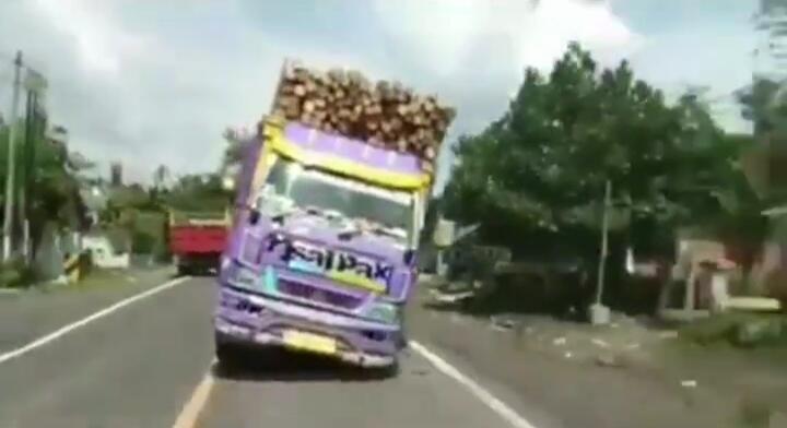Marak Truk Bermuatan Lakukan Aksi Oleng di Jalanan, Membahayakan Pengguna Jalan Lain!