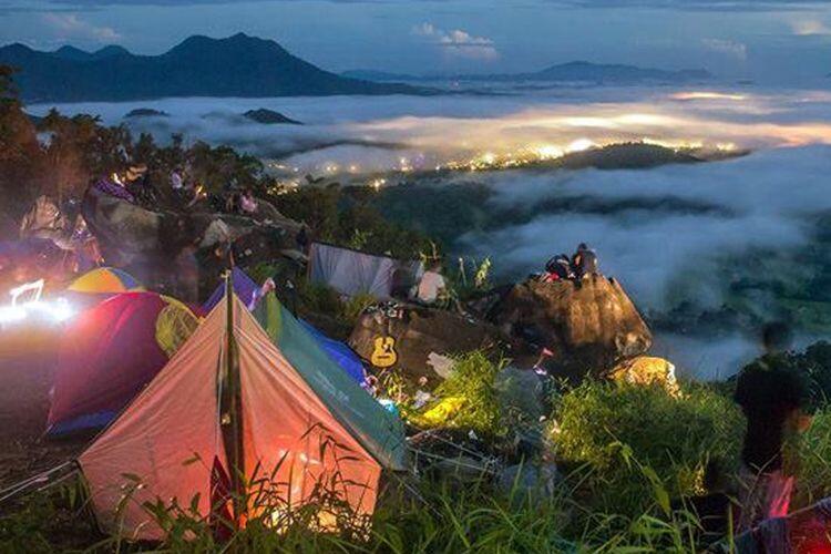 Bersama Pasangan Ke Bukit Bengkayang, Biar Berasa Doble Di Atas Awannya!