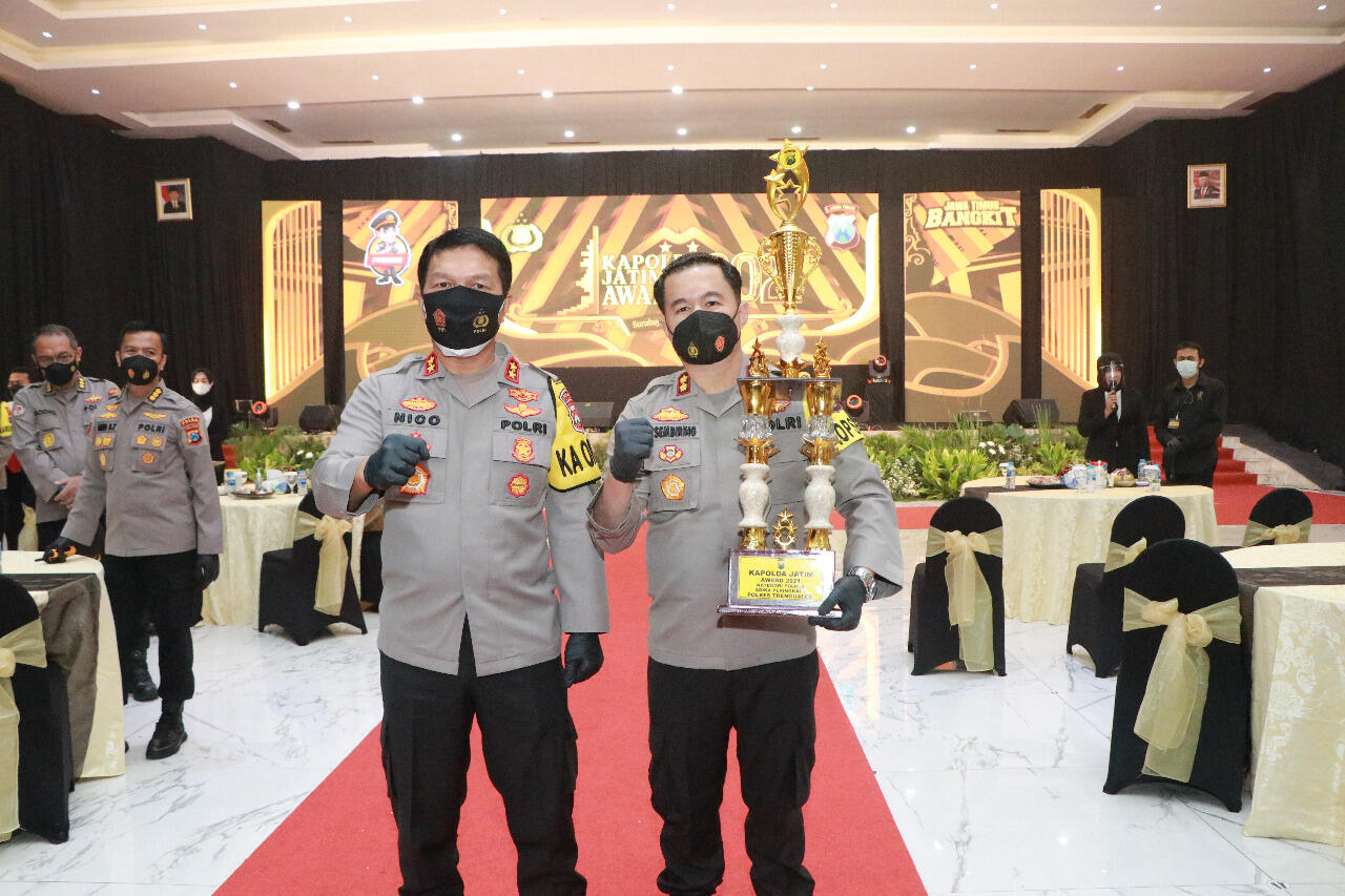 Kapolres Trenggalek Terima Awards 2021 Sebagai Kasatwil Terbaik Polda Jatim