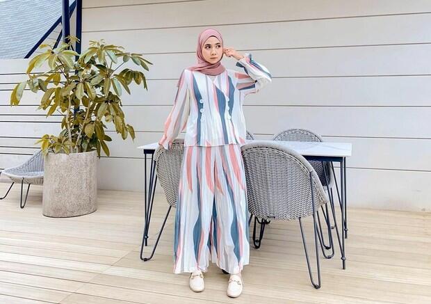 Tips Berpakaian Anti Gerah Buat Kamu Yang Berhijab. OOTD MUSIM PANAS.