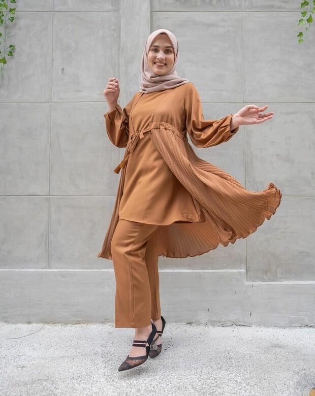 Tips Berpakaian Anti Gerah Buat Kamu Yang Berhijab. OOTD MUSIM PANAS.