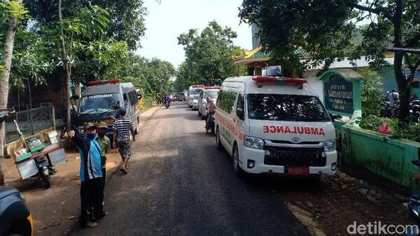 Belasan Ambulans Disiapkan di Lokasi Longsor Nganjuk