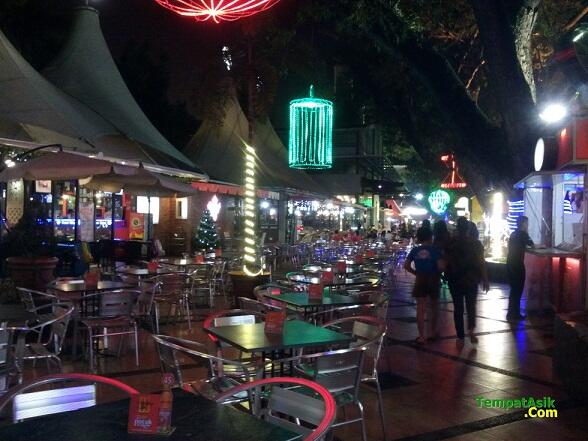 Merdeka Walk, Tempat Nongkrong dengan Nuansa Romantis Penuh Cinta!