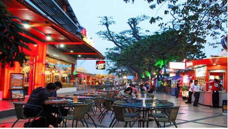 Merdeka Walk, Tempat Nongkrong dengan Nuansa Romantis Penuh Cinta!