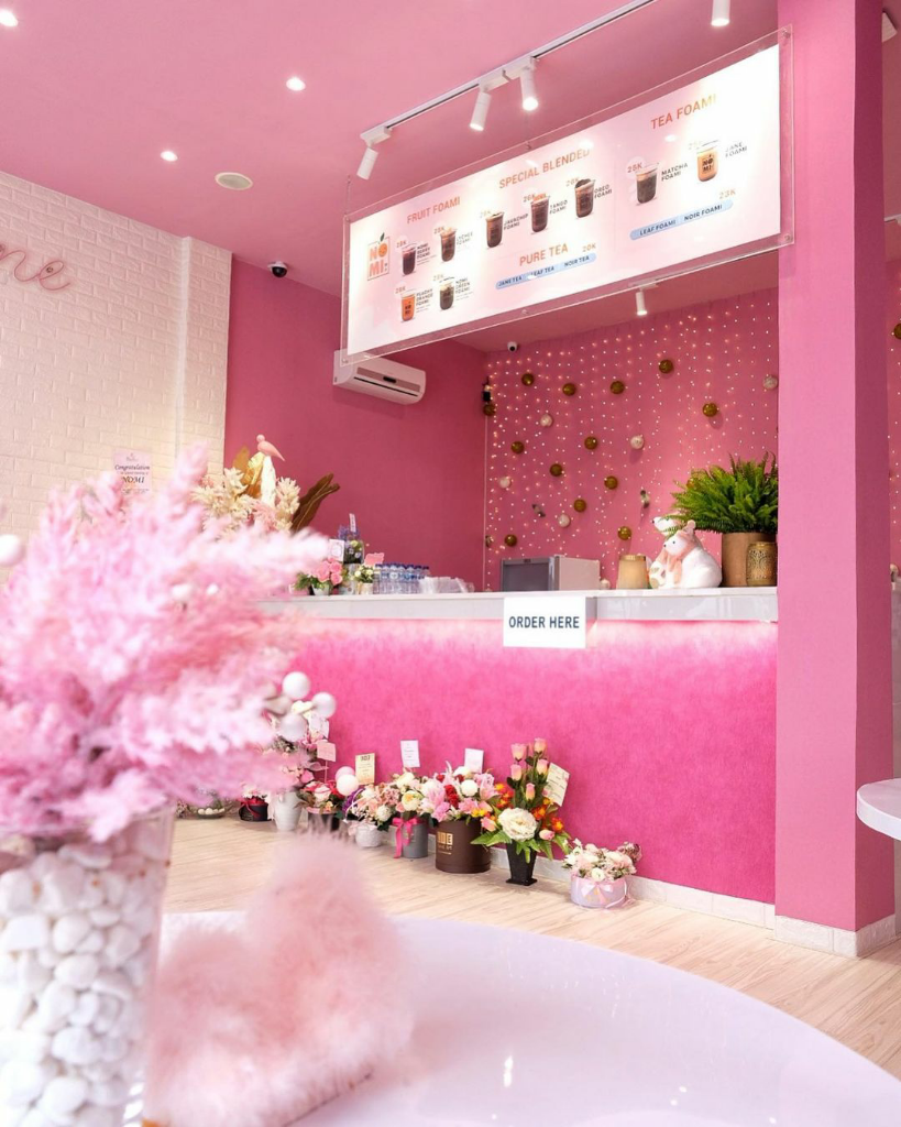 Rayakan Valentine Romantis Bareng Pasangan, di Nomi Cafe yang Bernuansa Serba Pink
