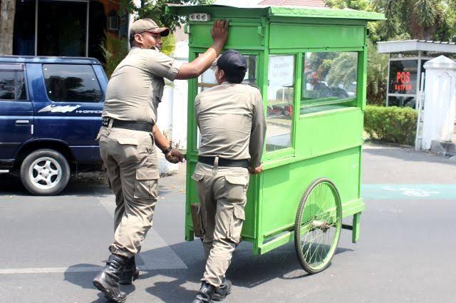 Pedagang Kaki Lima Dan Satpol PP, Tom And Jerry Dalam Dunia Nyata