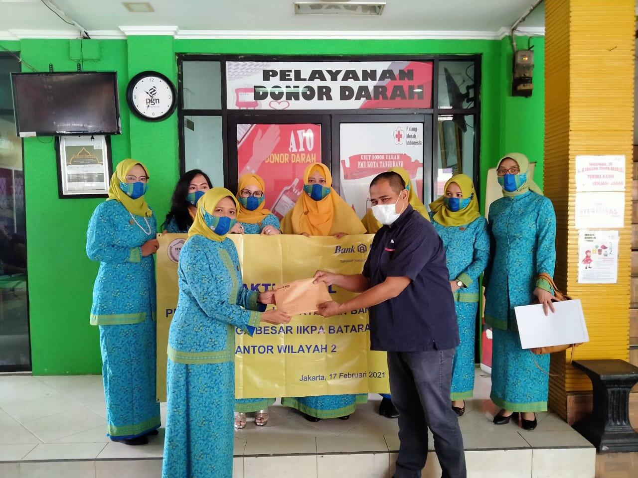 Keluarga Besar IIKPA Batara Salurkan Bantuan Uang ke PMI Tangerang