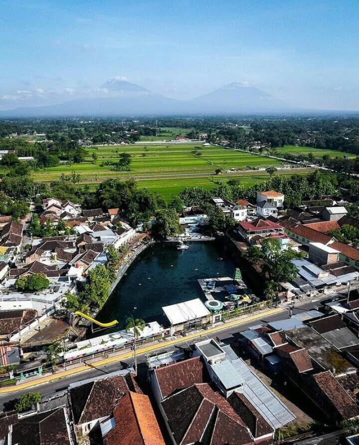 Wisata Umbul Ponggok, Merasakan Sensasi Berfoto di Bawah Air.