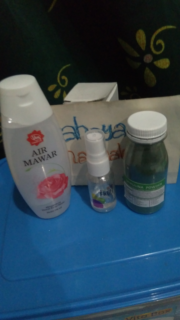 VCO, Masker Spirulina, dan Bekam Perawatan Kulit Wajah Ala Cahaya!