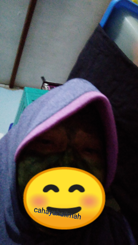 VCO, Masker Spirulina, dan Bekam Perawatan Kulit Wajah Ala Cahaya!