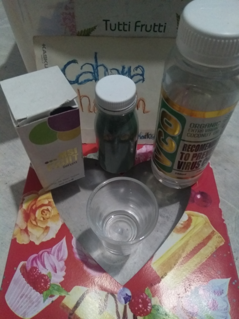 VCO, Masker Spirulina, dan Bekam Perawatan Kulit Wajah Ala Cahaya!