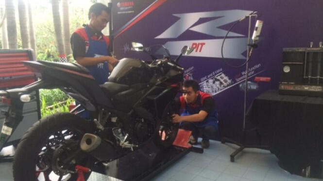 DI ZAMAN YANG SERBA RIBET, PERAWATAN R15 SEMAKIN SIMPLE