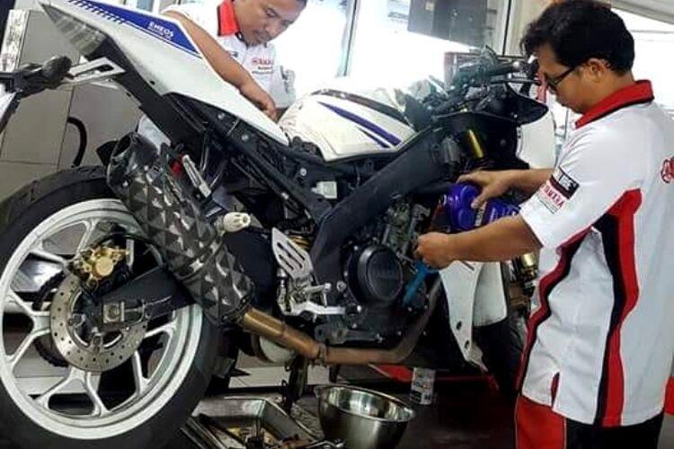 DI ZAMAN YANG SERBA RIBET, PERAWATAN R15 SEMAKIN SIMPLE