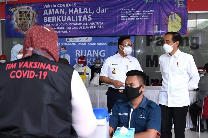 Vaksin Masih Terbatas, Anies: Tak Usah Dulu Ributkan Sanksi Penolak Vaksinasi
