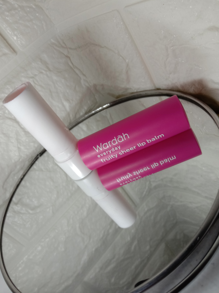 Everyday Fruity Sheer Wardah, Solusi Terbaik Untuk Bibir Kering Dan Pecah-pecah!