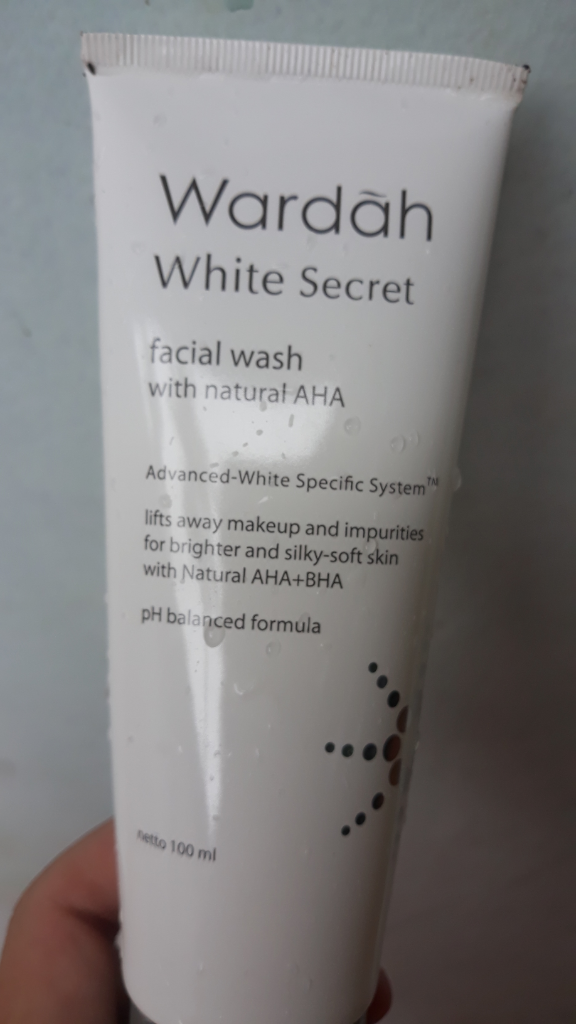 Merawat Wajah Dengan Wardah White Secret dan Masker Madu Alami
