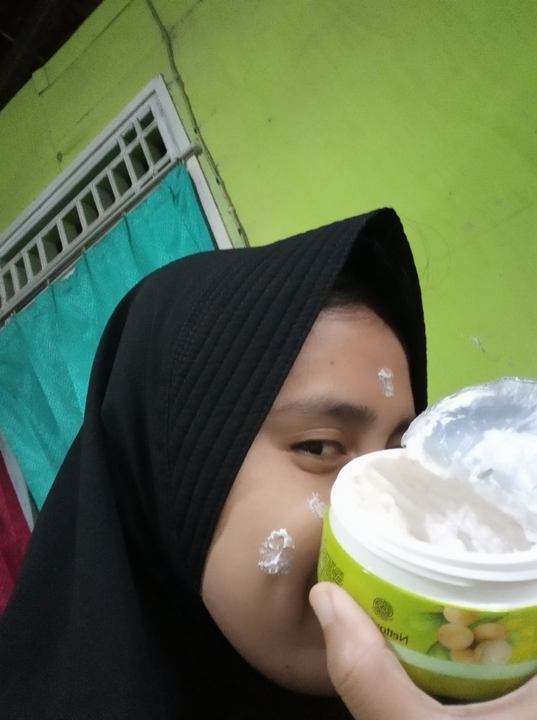 Ane Gunain Sariayu Buat Ngangkat Kotoran Wajah