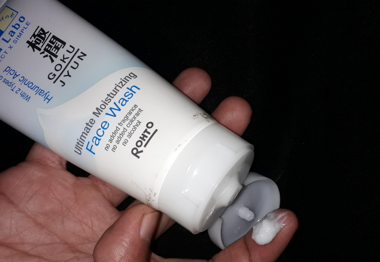 Hada Labo Ultimate Moisturizing, Facial Wash Andalan, Bikin Muka Lembab & Cerah