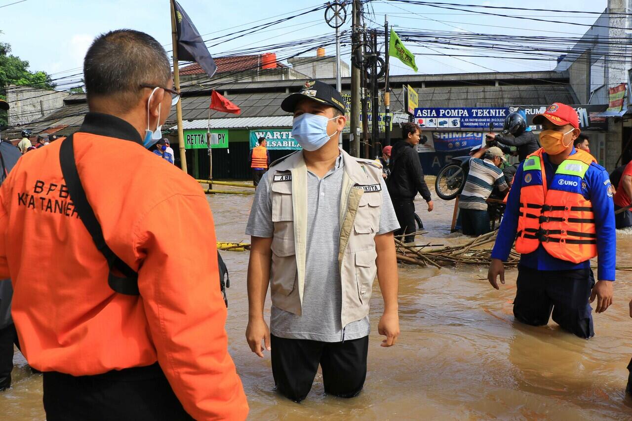 Walikota Tangerang Tinjau Lokasi Banjir Di Ciledug