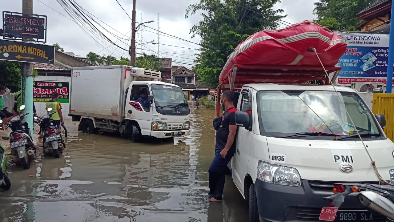 PMI Tangerang Terjunkan Relawan Bantu Korban Banjir