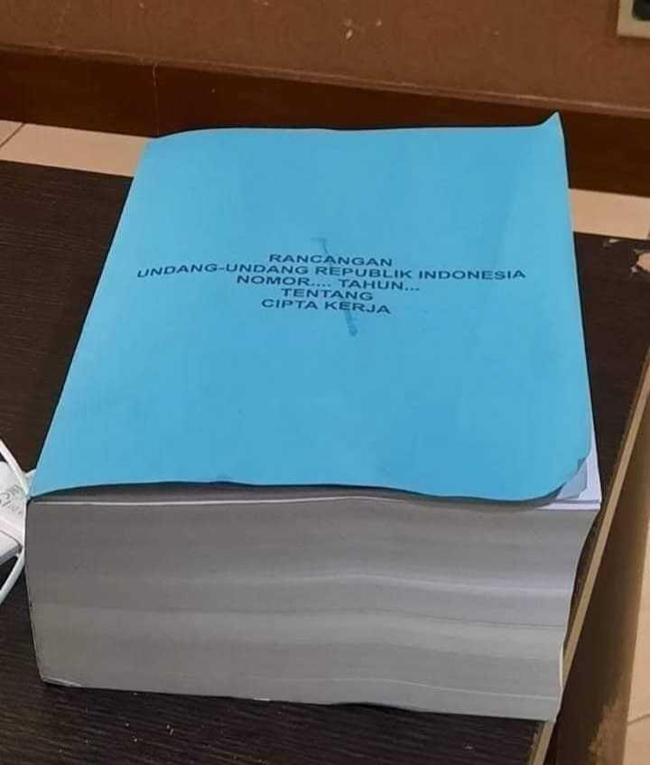 Aturan Turunan UU Cipta Kerja Terbit, Ada Aturan Gaji Per Jam