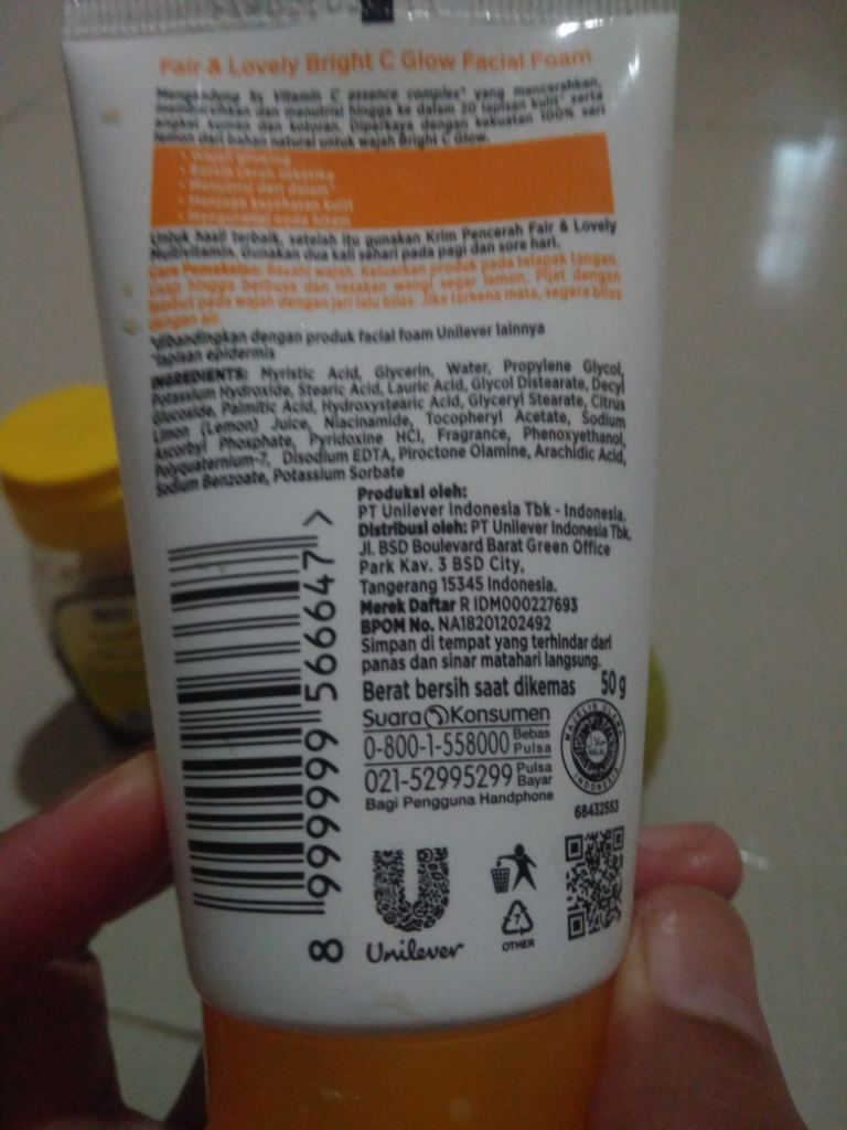 Bening Dan Glowing Dengan Fair and Lovely Bright C Glow Facial Foam dan Lemon Madu