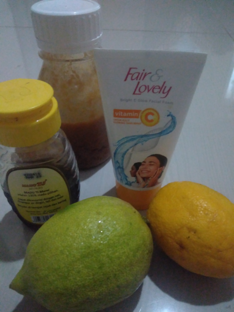 Bening Dan Glowing Dengan Fair and Lovely Bright C Glow Facial Foam dan Lemon Madu