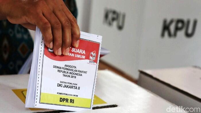 Survei Pilpres LSI: Prabowo Perkasa, Ganjar Vs Anies Sengit, Ahok Menyodok