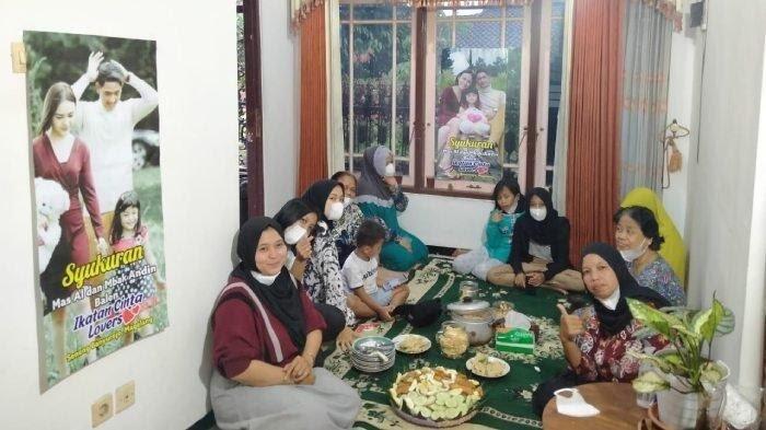 Fans Garis Keras! Emak-Emak di Magelang Gelar Syukuran, Al &amp; Andin Urung Cerai