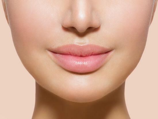 5 Bahan Alami Ini Bisa Bantu Atasi Bibir Gelap, Lho! Yuk, Coba!