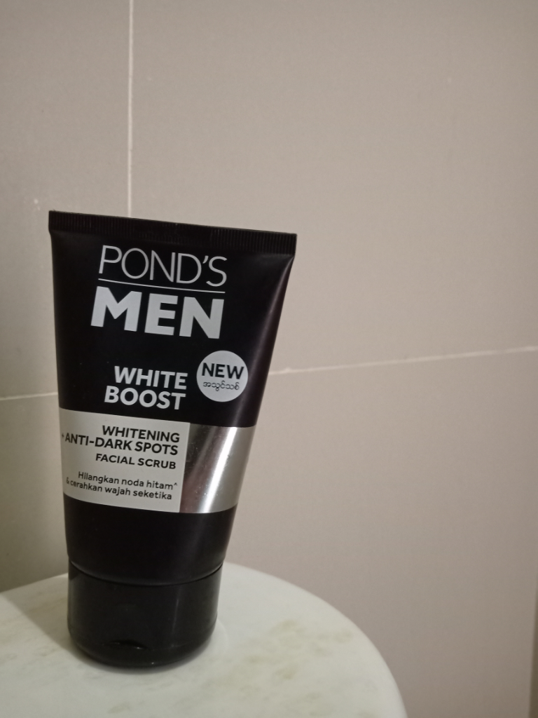 Perawatan Wajah batzforum Menggunakan Facial Scrub POND'S MEN White Boost!