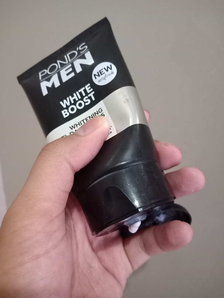 Perawatan Wajah batzforum Menggunakan Facial Scrub POND'S MEN White Boost!