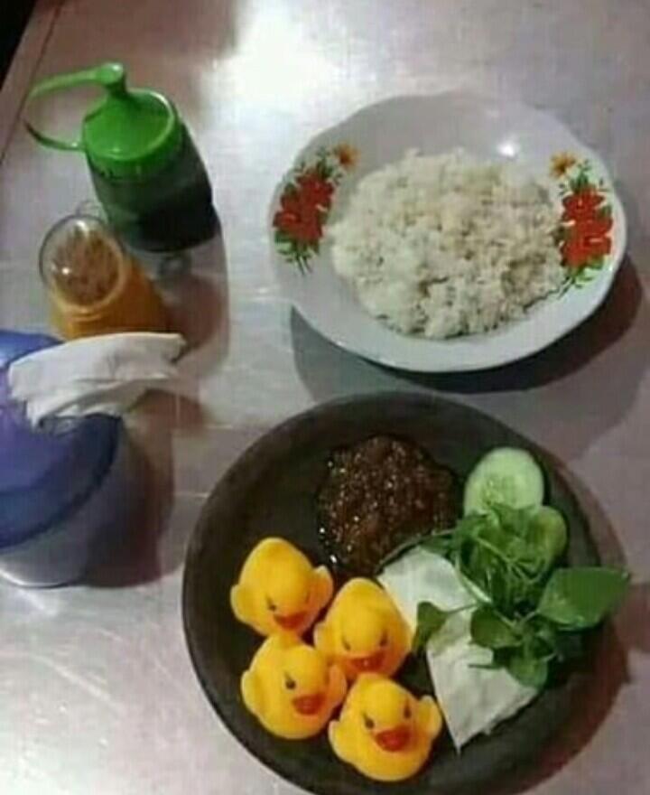 7 Potret menu akhir bulan saat kantong kering ini bikin ngenes