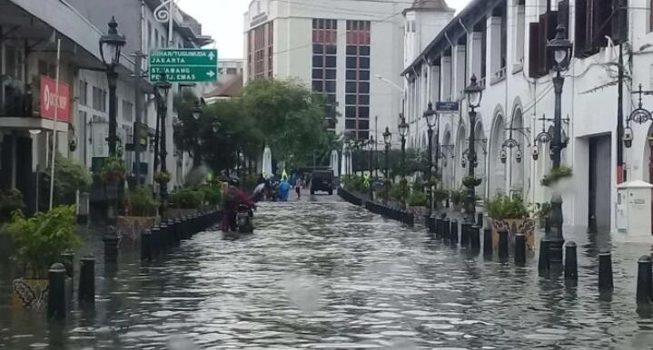 Penampakan Kawasan Heritage Kota Lama Semarang yang Kembali Kebanjiran

