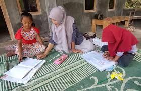 Murid Panen Tugas Sekolah, Oknum Pengajar Malah Smulean dan Shopping di Mall