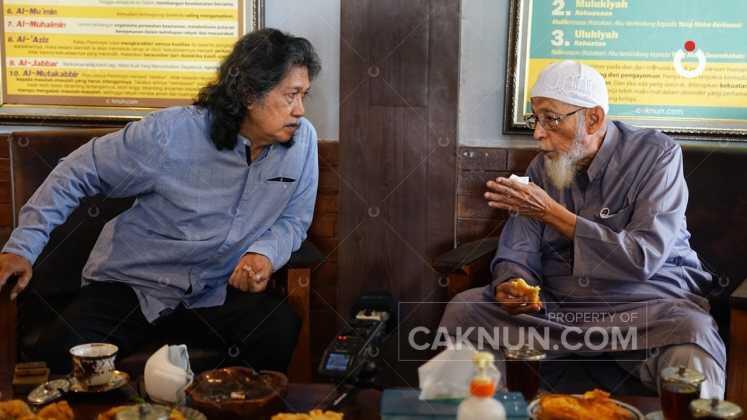 HOT - Pertemuan Emha Ainun Najib dan Ustadz Abu Bakar Ba’asyir
