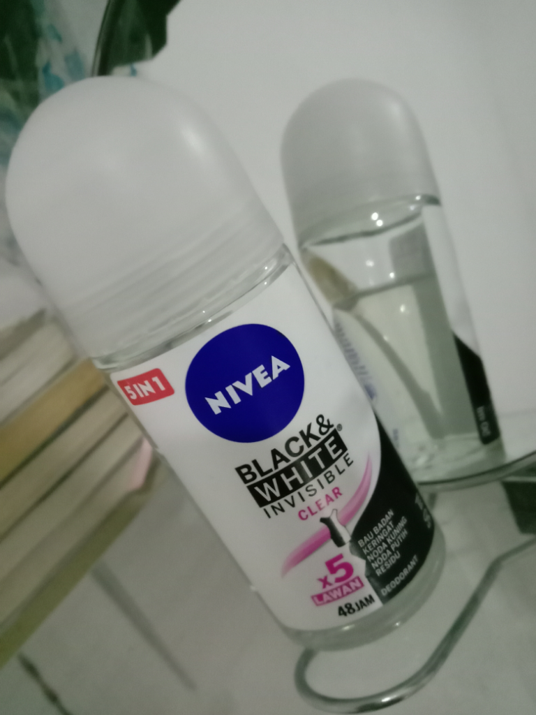 Deodorant Nivea Black & White Invisible Clear, Bebaskan Segala Aktivitasmu!